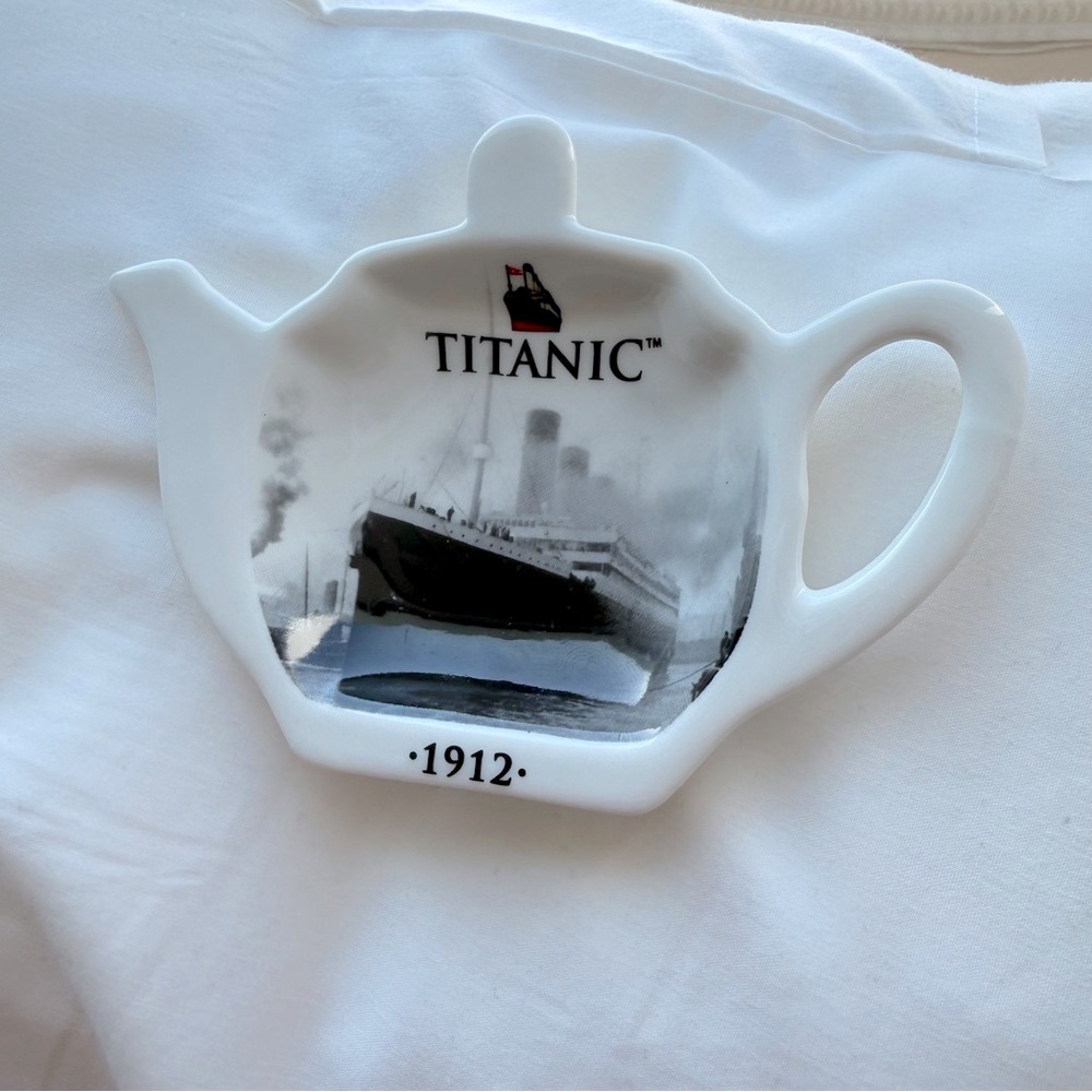 White Teapot Tea Bag Holder with Titanic 1912‎ Detail from Belfast UK